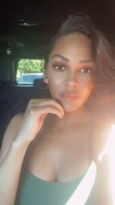 Meagan Good Instagram - ɢᴏᴏᴅ ᴍᴏʀɴɪɴ’ ɢᴏʀɢᴇᴏᴜs .. 🌬 ✂️ ʙʏ • @livjazzashley