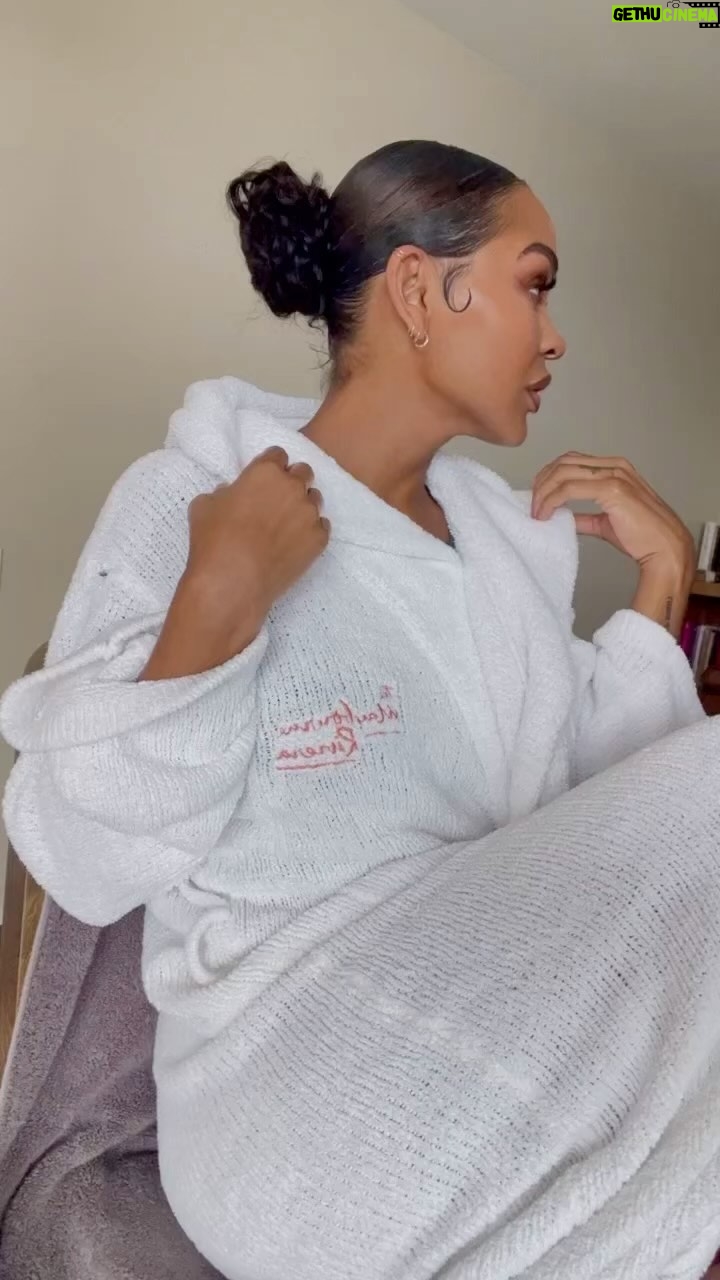 Meagan Good Instagram - Saturday morning vibez @meagangood ☁️ Hair @livjazzashley Makeup #jorgemonroy Los Angeles, California