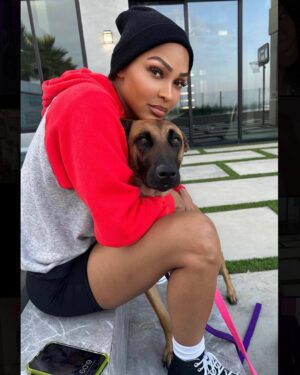 Meagan Good Instagram - Who da’thunk dis catwoman’d become a dog mom 🤷🏽‍♀️🤣

Those who know me know how truly bizarre this is 👀😂🥰