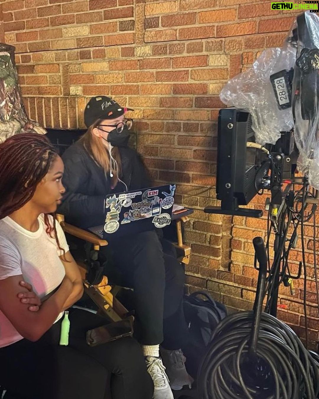 Meagan Good Instagram - ᴡʜᴀᴛ ᴀ ᴇᴘɪᴄ ᴇxᴘᴇʀɪᴇɴᴄᴇ . ɪ ᴍɪssᴇᴅ #FemaleFilmmakerFriday ʙᴜᴛ .. ɪ ᴊᴜsᴛ ᴡᴀɴᴛ ᴛᴏ sᴀʏ ᴡʜᴀᴛ ᴀ ʏᴇᴀʀ ɪᴛ’s ʙᴇᴇɴ ᴛʜᴜs ғᴀʀ .. ᴛʜᴀɴᴋ ʏᴏᴜ ɢᴏᴅ ғᴏʀ sᴜsᴛᴀɪɴɪɴɢ ᴍᴇ ᴀɴᴅ ʙʟᴏᴡɪɴɢ ᴍʏ ᴍɪɴᴅ 🤯 ..ᴀɴᴅ sᴜʀʀᴏᴜɴᴅɪɴɢ ᴍᴇ ᴡɪᴛʜ sᴏ ᴍᴜᴄʜ ʟᴏᴠᴇ ʙᴏᴛʜ ᴘᴇʀsᴏɴᴀʟʟʏ ᴀɴᴅ ᴘʀᴏғᴇssɪᴏɴᴀʟʟʏ .. ɪ’ᴍ sᴏ ᴛʜᴀɴᴋғᴜʟ ᴛʜᴇʀᴇ ᴀʀᴇɴ’ᴛ ᴇᴠᴇɴ ᴡᴏʀᴅs 🙏🏾 ʟᴏᴠᴇ ʏ’ᴀʟʟ 🫶🏾 #SheBeAGOODDirectorDoe #HARLEMeverafter 💫