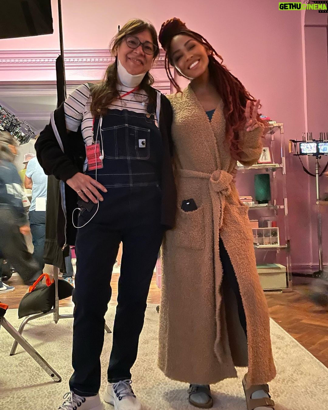 Meagan Good Instagram - ᴡʜᴀᴛ ᴀ ᴇᴘɪᴄ ᴇxᴘᴇʀɪᴇɴᴄᴇ . ɪ ᴍɪssᴇᴅ #FemaleFilmmakerFriday ʙᴜᴛ .. ɪ ᴊᴜsᴛ ᴡᴀɴᴛ ᴛᴏ sᴀʏ ᴡʜᴀᴛ ᴀ ʏᴇᴀʀ ɪᴛ’s ʙᴇᴇɴ ᴛʜᴜs ғᴀʀ .. ᴛʜᴀɴᴋ ʏᴏᴜ ɢᴏᴅ ғᴏʀ sᴜsᴛᴀɪɴɪɴɢ ᴍᴇ ᴀɴᴅ ʙʟᴏᴡɪɴɢ ᴍʏ ᴍɪɴᴅ 🤯 ..ᴀɴᴅ sᴜʀʀᴏᴜɴᴅɪɴɢ ᴍᴇ ᴡɪᴛʜ sᴏ ᴍᴜᴄʜ ʟᴏᴠᴇ ʙᴏᴛʜ ᴘᴇʀsᴏɴᴀʟʟʏ ᴀɴᴅ ᴘʀᴏғᴇssɪᴏɴᴀʟʟʏ .. ɪ’ᴍ sᴏ ᴛʜᴀɴᴋғᴜʟ ᴛʜᴇʀᴇ ᴀʀᴇɴ’ᴛ ᴇᴠᴇɴ ᴡᴏʀᴅs 🙏🏾 ʟᴏᴠᴇ ʏ’ᴀʟʟ 🫶🏾 #SheBeAGOODDirectorDoe #HARLEMeverafter 💫
