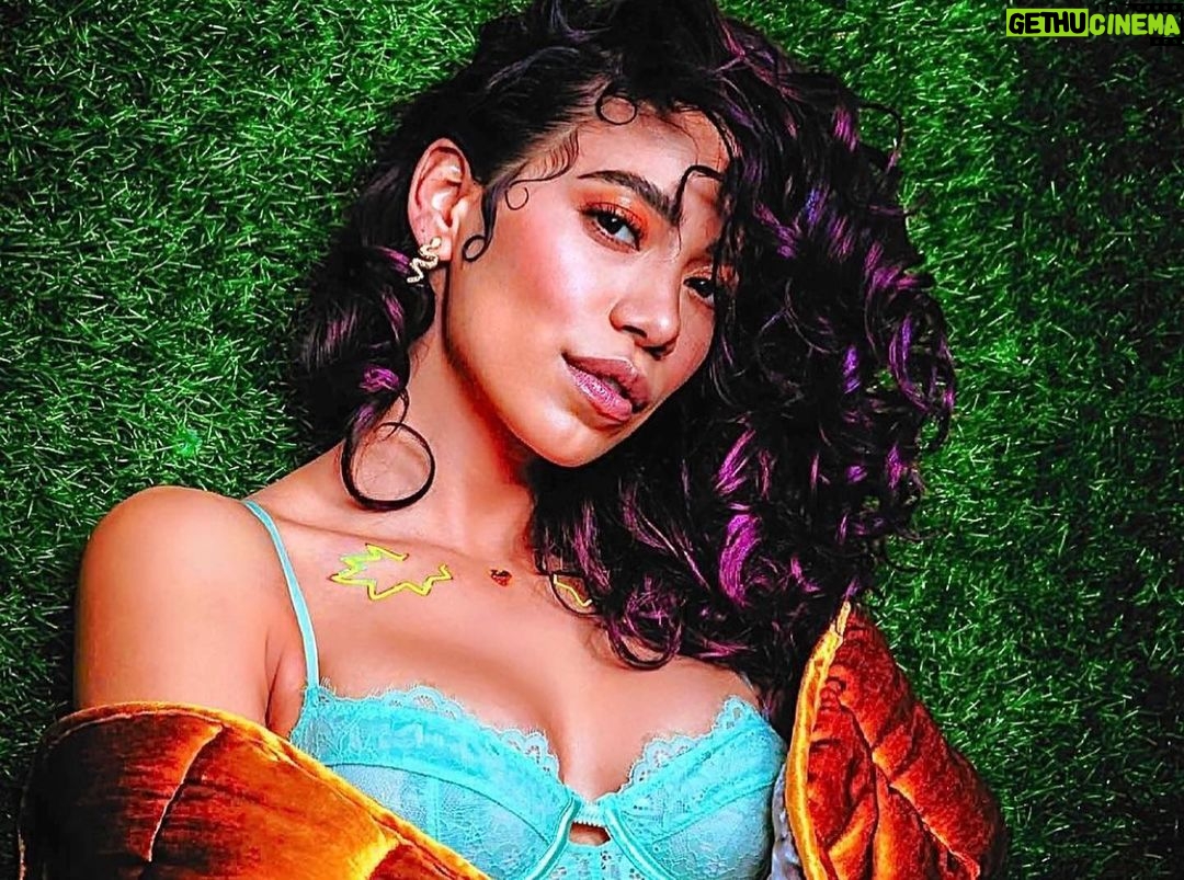 Meagan Good Instagram - 𝙻𝚊𝙻𝚎𝚎𝚣𝚢 @AmyCorreaBell, ʏᴏᴜ ᴀʀᴇ ᴏɴᴇ ᴏғ ᴍʏ ғᴀᴠᴏʀɪᴛᴇ ʙᴇɪɴɢs ᴏɴ ᴛʜᴇ 🌎 .. ᴍʏ sɪsᴛᴇʀғʀɪᴇɴᴅ + ᴄᴏᴠᴇʀ .. ᴡᴇ’ᴠᴇ ᴅᴏɴᴇ ʟɪғᴇ ᴀs ʙᴇsᴛ ғʀɪᴇɴᴅs + ᴋɪɴɢᴅᴏᴍ sɪsᴛᴇʀs ғᴏʀ 𝟸𝟻 ʏᴇᴀʀs ᴛʜᴜs ғᴀʀ .. ᴀ ᴡʜᴏʟᴇ ʟɪғᴇᴛɪᴍᴇ ᴛᴏ ɢᴏ 🙏🏾. ɪ ʟᴏᴠᴇ ʏᴏᴜ ᴛᴏ ᴘɪᴇᴄᴇs + ᴡʜᴏʟᴇɴᴇss ᴀᴍᴇʀᴢ . ɪ ᴄᴇʟᴇʙʀᴀᴛᴇ ʏᴏᴜ ᴛᴏᴅᴀʏ + ᴛʜᴀɴᴋ ɢᴏᴅ ғᴏʀ ʏᴏᴜ ᴇᴠᴇʀʏ ᴅᴀʏ ʙᴇsᴛɪᴇ-ʟᴀ-ᴏғ-ʟɪғᴇ ! 𝙷𝙰𝙿𝙿𝚈 𝙱𝙻𝙴𝚂𝚂𝙴𝙳 𝟺𝟶 𝚃𝙷 𝙱𝙾𝚁𝙽𝙴𝚃𝙷 𝙳𝙰𝚈 𝙻𝙰𝙻𝙴𝙴𝚉𝚈 💫 !!!! ɪ ʟᴏᴠᴇ ʏᴏᴜ , ʏᴏ ʟᴀʟᴀ- ᴍᴇɢsᴛʏ