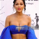 Meagan Good Instagram - @ESSENCE #BlackWomenInHollywood 🤎 💄| @makeupbyjmonroy • 😎| @philippeuter • 👩🏽‍🦱| @nubiabowe • 👘| @ndigostudio • 💍| @raygriffithsfinejewelry • 👛| @lena_erziak