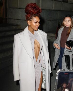 Meagan Good Instagram - Thank you for having AND dressing me @laquan_smith 😱🥰 . 
I had the best evening and the new collection is Divineee !!!

📸 | @chrishnaphotography
😎 | @philippeuter 
👡| @giuseppezanotti 
💄| @jorge__monroy 
💈| @bagoddess