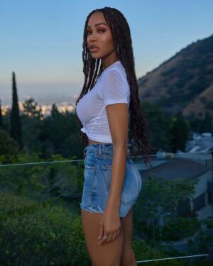 Meagan Good Instagram - ʙᴏᴜᴛ ᴛᴏ ᴋɴᴏᴄᴋ ᴍʏ ᴊᴀᴄᴋɪᴇ ʀᴏʙɪɴsᴏɴ ʏᴇᴀʀ ᴏᴜᴛ ᴅᴀ ᴘᴀʀᴋ . ⚾️

📸 | @_irma_lion_ 
💄| @jorge__monroy 
💈| @nubiabowe
