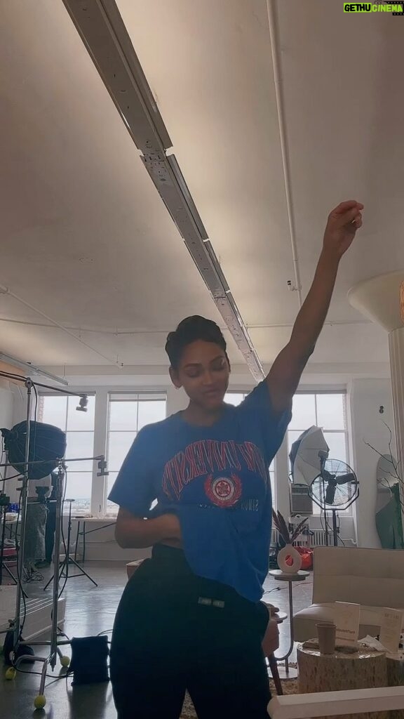 Meagan Good Instagram - Always grooving when I’m supposed to be working 🫠🤦🏽‍♀ @jorge__monroy + @livjazzashley 🤷🏽‍♀