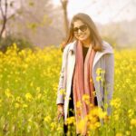 Meera Nandan Instagram - Reminiscing the Mallu Singh shooting days 🤍🌻 #punjab #ptbi #mallusingh #malayalam #shootingdays #memories #happiness #instagood #positivevibes #delhi #mustardfield #chamcham Mehatpur