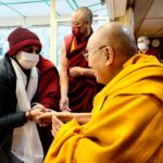 Meera Nandan Instagram - What a blessed moment! When @nandan_meera met His Holiness Dalailama ! @asianetnews @asianetnewsptbi Dharmsala, Himachal Pradesh, India