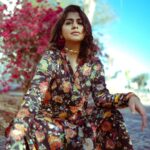 Meera Nandan Instagram - 🥀 @shamseersiddique @unnips #black #sunshine #shadow #sunflower #brightside #dubai #mydubai #allheart #happiness #instagood #positivevibes #love #gram #happyposer #onlylove #favourite Dubai, United Arab Emirates