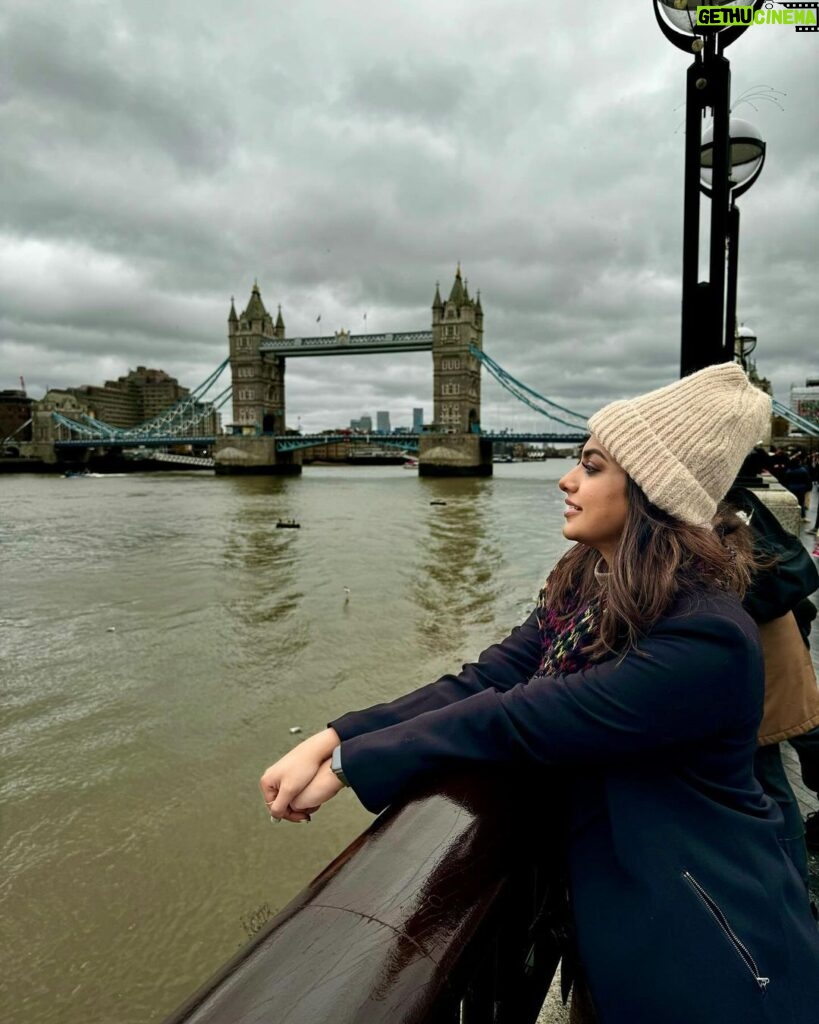Meera Nandan Instagram - Casually posing next to the Tower bridge 🌉 #londonbridge #towerbridge #london #throwback #backtoreality #missing #christmasinlondon🇬🇧 #2023 #happiness #allheart #instagood Tower Bridge