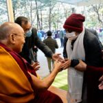 Meera Nandan Instagram - What a blessed moment! When @nandan_meera met His Holiness Dalailama ! @asianetnews @asianetnewsptbi Dharmsala, Himachal Pradesh, India