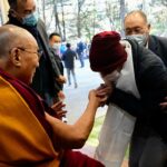 Meera Nandan Instagram - What a blessed moment! When @nandan_meera met His Holiness Dalailama ! @asianetnews @asianetnewsptbi Dharmsala, Himachal Pradesh, India