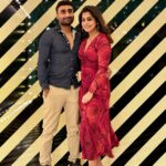 Meera Nandan Instagram - ♥️ #seasonoflove #monthoflove #foreverlove #rose #positivevibes #instagood #allheart #dubai #mydubai Torno Subito Dubai