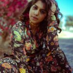 Meera Nandan Instagram - 🥀 @shamseersiddique @unnips #black #sunshine #shadow #sunflower #brightside #dubai #mydubai #allheart #happiness #instagood #positivevibes #love #gram #happyposer #onlylove #favourite Dubai, United Arab Emirates