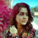 Meera Nandan Instagram - Shine bright 🌻 @shamseersiddique @unnips #black #sunshine #shadow #sunflower #brightside #dubai #mydubai #allheart #happiness #instagood #positivevibes #love #gram #happyposer #onlylove #favourite Dubai, United Arab Emirates