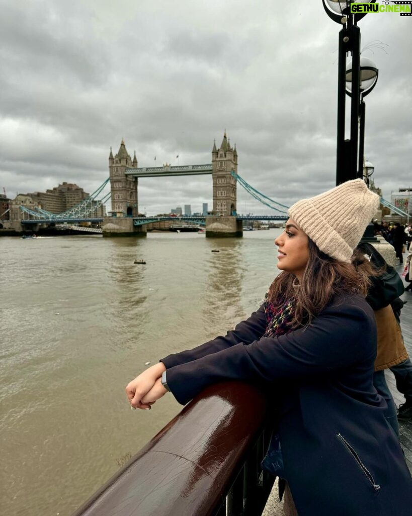 Meera Nandan Instagram - Casually posing next to the Tower bridge 🌉 #londonbridge #towerbridge #london #throwback #backtoreality #missing #christmasinlondon🇬🇧 #2023 #happiness #allheart #instagood Tower Bridge