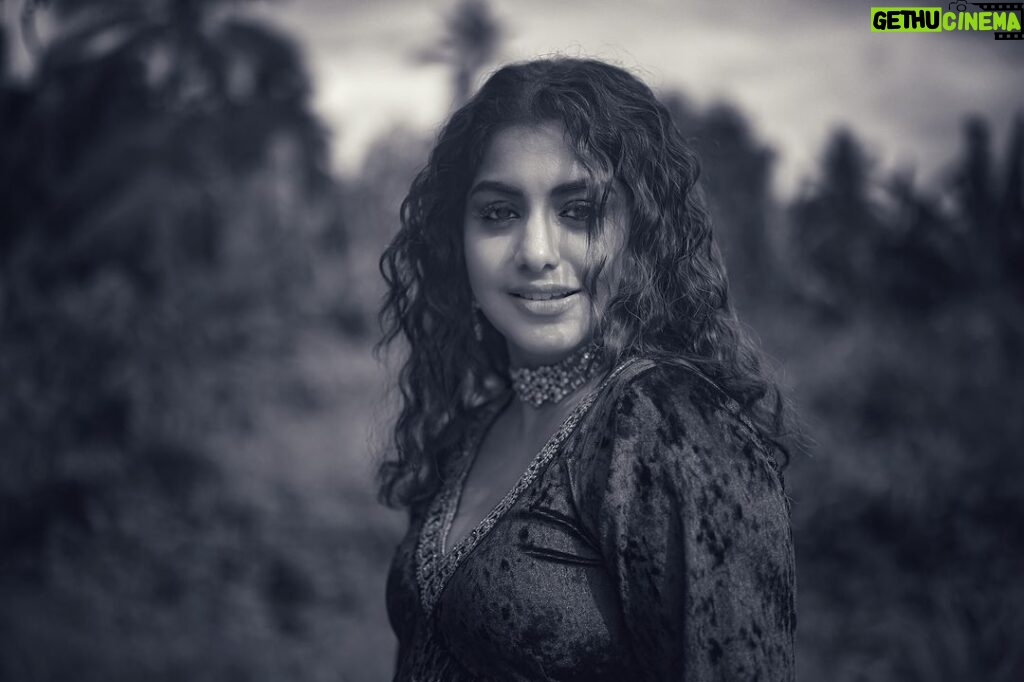 Meera Nandan Instagram - B/W coz it’s that time of the year ♥ #valentinesday #bnw #allheart #love #black #white #spreadlove #only #selflove #happiness #positivevibes #instagood Dubai, United Arab Emirates