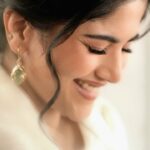 Megha Akash Instagram - •🤍• Styled by: @theresa.shalini Outfit : @bykaveri Earrings : @amrapalijewels Rings & bracelets: @mykreshya Muah : @salomidiamond @teamdiamondartistry Photography: @prachuprashanth #styledbyShalz