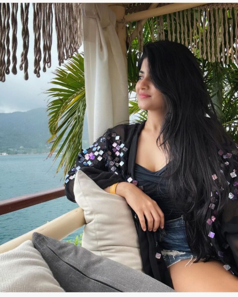 Megha Akash Instagram - Here’s wishing you all sunshine , love and happiness ♥️✨🧿 YONA Beach Club Phuket