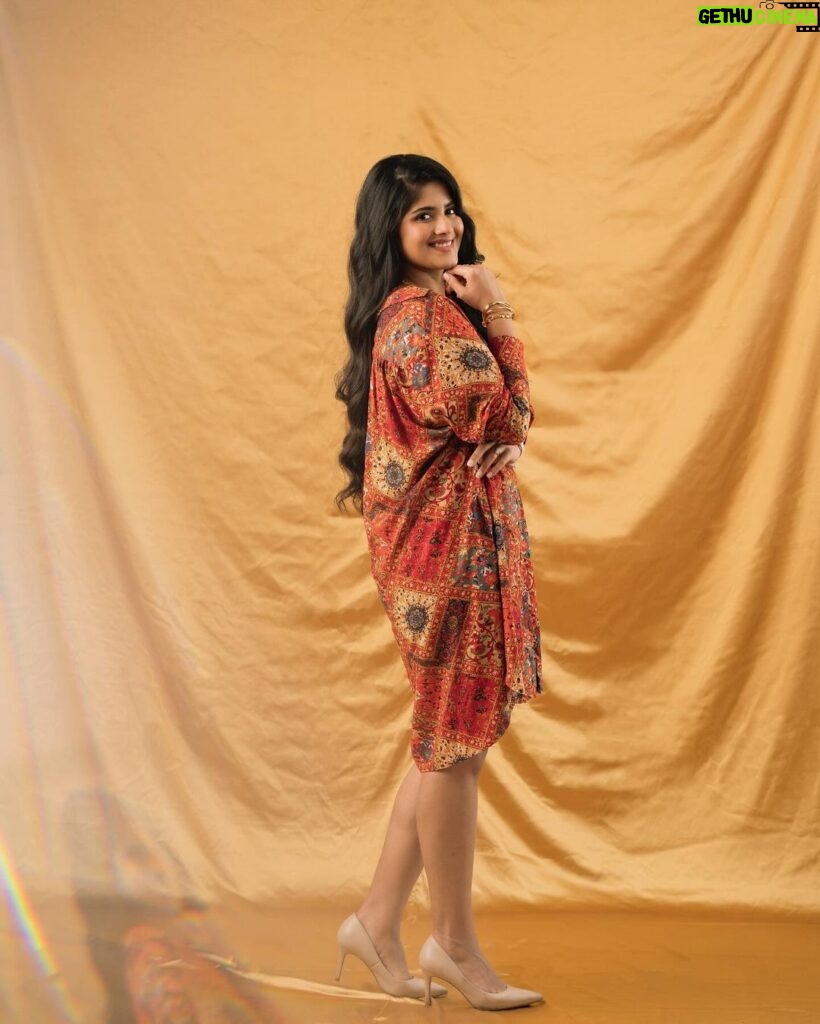 Megha Akash Instagram - •🧡• Styled by: @theresa.shalini Outfit : @ojasme Jewellery : @mykreshya Muah : @salomidiamond @teamdiamondartistry Photography: @prachuprashanth #styledbyShalz #vadakkupattiramasamy