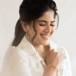 Megha Akash Instagram - •🤍• Styled by: @theresa.shalini Outfit : @bykaveri Earrings : @amrapalijewels Rings & bracelets: @mykreshya Muah : @salomidiamond @teamdiamondartistry Photography: @prachuprashanth #styledbyShalz