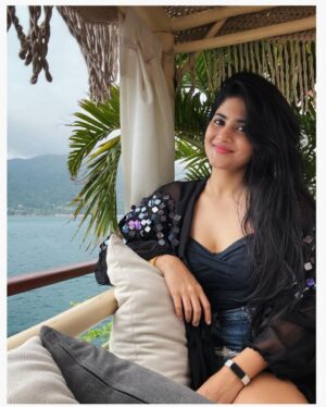 Megha Akash Instagram - Here’s wishing you all sunshine , love and happiness ♥️✨🧿