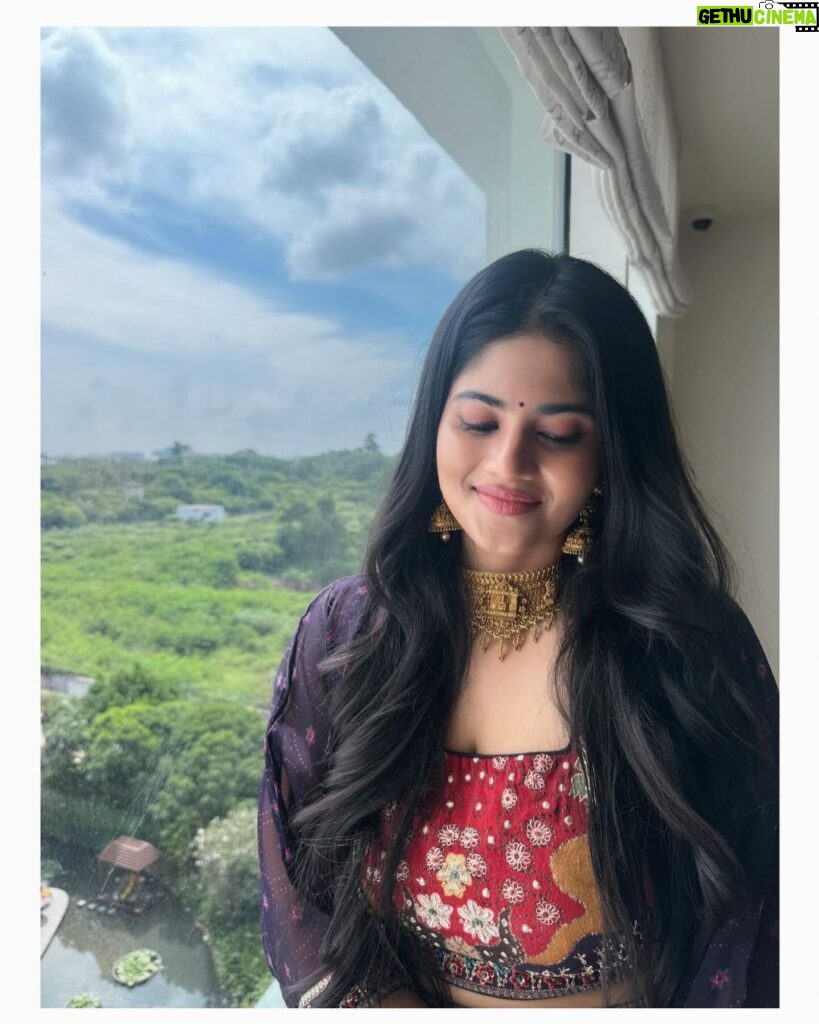Megha Akash Instagram - Happy vibes ✨♥️ Wearing @kalyanjewellers_official #ad #love #selfie