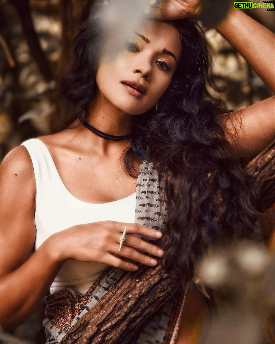 Megha Gupta Instagram - बंजारन | Banjaran | /banjārā/ mn. gypsy countable noun. A gypsy is a member of a race of people who travel from place to place in caravans, rather than living in one place. Having changed many schools, cities, countries and thus many friends as I was growing up, I tried to hold on. I tried to belong, only to come to the conclusion, that I was never meant to. I am a disruptor, a major one at that. I question, I’m happy to go against the tide, even if it means being alone in that journey. The manipulators hate me, they can’t manipulate me. I’m happy to be hated in that context. I’d rather be hated, be my true authentic self and be chosen for that than be someones’ yes (wo)man and be under their umbrella. I’ve found my tribe and we choose each other, everyday. We find support in one another and cherish what we have, always massively grateful for what we are building together. It’s slow, steady, and solid. If you made it this far, you are chosen, and cherished 💜 When I see these images, I’m reminded of the time we were putting this together. Flow state. And I didn’t die. Sanjeev and Pixie know what I am referring to. 📷 @sanjeevkumarphotography MUA @chocolate_wiggle #tribal #indian #belong #ootd #jewellery #india #saree #indianwear #goa #shoot #tribesofindia #gypsylife