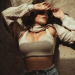 Megha Gupta Instagram - 𝟺 𝚢𝚎𝚊𝚛𝚜 𝚘𝚏 𝚌𝚑𝚊𝚗𝚐𝚒𝚗𝚐 𝚖𝚢 𝚕𝚒𝚏𝚎, 𝚖𝚘𝚟𝚒𝚗𝚐 𝚝𝚘 𝙶𝚘𝚊. 𝙸 𝚑𝚊𝚟𝚎 𝚝𝚑𝚘𝚞𝚐𝚑𝚝 𝚊𝚋𝚘𝚞𝚝 𝚝𝚑𝚒𝚜 𝚍𝚊𝚢, 𝚏𝚘𝚛 𝚍𝚊𝚢𝚜 𝚘𝚗 𝚎𝚗𝚍 𝚊𝚗𝚍 𝚒𝚝 𝚏𝚒𝚕𝚕𝚜 𝚖𝚎 𝚠𝚒𝚝𝚑 𝚜𝚘 𝚖𝚞𝚌𝚑 𝚜𝚝𝚛𝚎𝚗𝚐𝚝𝚑 𝚊𝚗𝚍 𝚐𝚛𝚊𝚝𝚒𝚝𝚞𝚍𝚎 𝚝𝚑𝚊𝚝 𝙸 𝚍𝚎𝚌𝚒𝚍𝚎𝚍 𝚝𝚘 𝚙𝚊𝚌𝚔 𝚖𝚢 𝚋𝚊𝚐𝚜 𝚊𝚗𝚍 𝚖𝚘𝚟𝚎 𝚝𝚘 𝙶𝚘𝚊 𝚊𝚕𝚖𝚘𝚜𝚝 𝚘𝚟𝚎𝚛𝚗𝚒𝚐𝚑𝚝. 𝙸 𝚠𝚊𝚜 𝚙𝚑𝚢𝚜𝚒𝚌𝚊𝚕𝚕𝚢 𝚠𝚎𝚊𝚔, 𝚋𝚊𝚛𝚎𝚕𝚢 𝚑𝚊𝚍 𝚊𝚗𝚢 𝚖𝚞𝚜𝚌𝚕𝚎, 𝚕𝚘𝚠 𝚎𝚗𝚎𝚛𝚐𝚢 𝚕𝚎𝚟𝚎𝚕𝚜, 𝚕𝚘𝚜𝚝, 𝚍𝚒𝚍 𝚗𝚘𝚝 𝚔𝚗𝚘𝚠 𝚠𝚑𝚊𝚝 𝙸 𝚔𝚗𝚘𝚠 𝚗𝚘𝚠. 𝙸 𝚍𝚒𝚍 𝚊 𝚍𝚎𝚎𝚙 𝚍𝚒𝚟𝚎 𝚒𝚗𝚝𝚘 𝚋𝚘𝚘𝚔𝚜, 𝚙𝚘𝚍𝚌𝚊𝚜𝚝𝚜, 𝚝𝚊𝚕𝚔𝚒𝚗𝚐 𝚝𝚘 𝚝𝚑𝚎 𝚋𝚎𝚜𝚝 𝚘𝚏 𝚝𝚑𝚎 𝚋𝚎𝚜𝚝 𝚒𝚗 𝚝𝚑𝚎 𝚏𝚒𝚎𝚕𝚍 𝚘𝚏 𝚑𝚎𝚊𝚕𝚝𝚑 𝚊𝚗𝚍 𝚊𝚙𝚙𝚕𝚒𝚎𝚍 𝚊𝚕𝚖𝚘𝚜𝚝 𝚎𝚟𝚎𝚛𝚢𝚝𝚑𝚒𝚗𝚐 𝙸 𝚕𝚎𝚊𝚛𝚗𝚝 𝚝𝚘 𝚖𝚢 𝚘𝚠𝚗 𝚕𝚒𝚏𝚎 𝚝𝚘 𝚔𝚗𝚘𝚠 𝚠𝚑𝚊𝚝 𝚠𝚘𝚞𝚕𝚍 𝚠𝚘𝚛𝚔 𝚊𝚗𝚍 𝚠𝚑𝚊𝚝 𝚠𝚘𝚞𝚕𝚍𝚗’𝚝. 𝙸 𝚑𝚊𝚍 𝚐𝚘𝚘𝚍 𝚍𝚊𝚢𝚜, 𝚊𝚗𝚍 𝚗𝚘𝚝 𝚜𝚘 𝚐𝚘𝚘𝚍 𝚍𝚊𝚢𝚜. 𝙱𝚞𝚝 𝚘𝚗𝚎 𝚝𝚑𝚒𝚗𝚐 𝚠𝚊𝚜 𝚌𝚘𝚗𝚜𝚝𝚊𝚗𝚝 - 𝙸 𝚍𝚒𝚍𝚗’𝚝 𝚐𝚒𝚟𝚎 𝚞𝚙. 𝚆𝚑𝚊𝚝𝚎𝚟𝚎𝚛 𝚒𝚝 𝚒𝚜, 𝚒𝚏 𝚝𝚑𝚊𝚝 𝚍𝚒𝚍𝚗’𝚝 𝚠𝚘𝚛𝚔, 𝙸 𝚝𝚑𝚊𝚗𝚔𝚎𝚍 𝚒𝚝, 𝚊𝚗𝚍 𝚖𝚘𝚟𝚎𝚍 𝚝𝚘 𝚠𝚑𝚊𝚝 𝙸 𝚝𝚑𝚘𝚞𝚐𝚑𝚝 𝚠𝚘𝚞𝚕𝚍. 𝙴𝚟𝚎𝚗𝚝𝚞𝚊𝚕𝚕𝚢 𝚜𝚘𝚖𝚎𝚝𝚑𝚒𝚗𝚐 𝚐𝚊𝚟𝚎, 𝚊𝚗𝚍 𝚑𝚎𝚛𝚎 𝚠𝚎 𝚊𝚛𝚎, 𝚖𝚊𝚔𝚒𝚗𝚐 𝚝𝚑𝚎 𝚠𝚘𝚛𝚕𝚍 𝚊 𝚑𝚎𝚊𝚕𝚝𝚑𝚒𝚎𝚛 𝚙𝚕𝚊𝚌𝚎, 𝚘𝚗𝚎 𝚜𝚘𝚞𝚕 𝚊𝚝 𝚊 𝚝𝚒𝚖𝚎. 𝙸 𝚔𝚗𝚘𝚠 𝚒𝚝 𝚒𝚜𝚗’𝚝 𝚙𝚘𝚜𝚜𝚒𝚋𝚕𝚎 𝚏𝚘𝚛 𝚎𝚟𝚎𝚛𝚢𝚘𝚗𝚎. 𝙸’𝚖 𝚗𝚘𝚝 𝚊𝚜𝚔𝚒𝚗𝚐 𝚢𝚘𝚞 𝚝𝚘 𝚋𝚎 𝚝𝚑𝚎 𝚑𝚎𝚛𝚘𝚒𝚗𝚎 𝚘𝚏 𝚢𝚘𝚞𝚛 𝚘𝚠𝚗 𝚕𝚒𝚏𝚎 𝚒𝚗 𝚊 𝚠𝚊𝚢 𝚝𝚑𝚊𝚝 𝚢𝚘𝚞 𝚙𝚕𝚊𝚢 𝚊 𝚜𝚘𝚗𝚐 𝚒𝚗 𝚢𝚘𝚞𝚛 𝚑𝚎𝚊𝚍 𝚊𝚗𝚍 𝚖𝚊𝚔𝚎 𝚝𝚑𝚎 𝚜𝚑𝚒𝚏𝚝 𝚝𝚘 𝙶𝚘𝚊. 𝙸𝚝 𝚍𝚘𝚎𝚜𝚗’𝚝 𝚑𝚊𝚟𝚎 𝚝𝚘 𝚋𝚎 𝚜𝚘 𝚍𝚛𝚊𝚜𝚝𝚒𝚌. 𝙱𝚞𝚝 𝚖𝚊𝚔𝚒𝚗𝚐 𝚊 𝚌𝚑𝚊𝚗𝚐𝚎 𝚏𝚘𝚛 𝚢𝚘𝚞𝚛 𝚘𝚠𝚗 𝚐𝚘𝚘𝚍 𝚒𝚜 𝚝𝚑𝚎 𝚋𝚎𝚜𝚝 𝚖𝚘𝚟𝚎 𝚢𝚘𝚞 𝚠𝚒𝚕𝚕 𝚎𝚟𝚎𝚛 𝚖𝚊𝚔𝚎. 𝙸’𝚖 𝚑𝚎𝚛𝚎, 𝚑𝚎𝚊𝚕𝚒𝚗𝚐 𝚖𝚢𝚜𝚎𝚕𝚏 𝚠𝚒𝚝𝚑 𝚝𝚑𝚎 𝚜𝚞𝚗 𝚊𝚗𝚍 𝚝𝚑𝚎 𝚖𝚘𝚘𝚗, 𝚝𝚑𝚎 𝚔𝚒𝚜𝚜𝚎𝚜 𝚘𝚏 𝚝𝚑𝚎 𝚠𝚒𝚗𝚍 𝚊𝚗𝚍 𝚜𝚠𝚎𝚎𝚝 𝚗𝚎𝚌𝚝𝚊𝚛 𝚘𝚏 𝚝𝚑𝚎 𝚎𝚊𝚛𝚝𝚑. 𝚆𝚒𝚝𝚑 𝚊𝚍𝚊𝚙𝚝𝚘𝚐𝚎𝚗𝚒𝚌 𝚖𝚞𝚜𝚑𝚛𝚘𝚘𝚖𝚜 𝚊𝚗𝚍 𝚋𝚎𝚊𝚞𝚝𝚒𝚏𝚞𝚕 𝚕𝚘𝚟𝚎. 𝙾𝚗𝚕𝚢 𝚕𝚘𝚟𝚎, 𝚖𝚎𝚐𝚑𝚊 @areesz