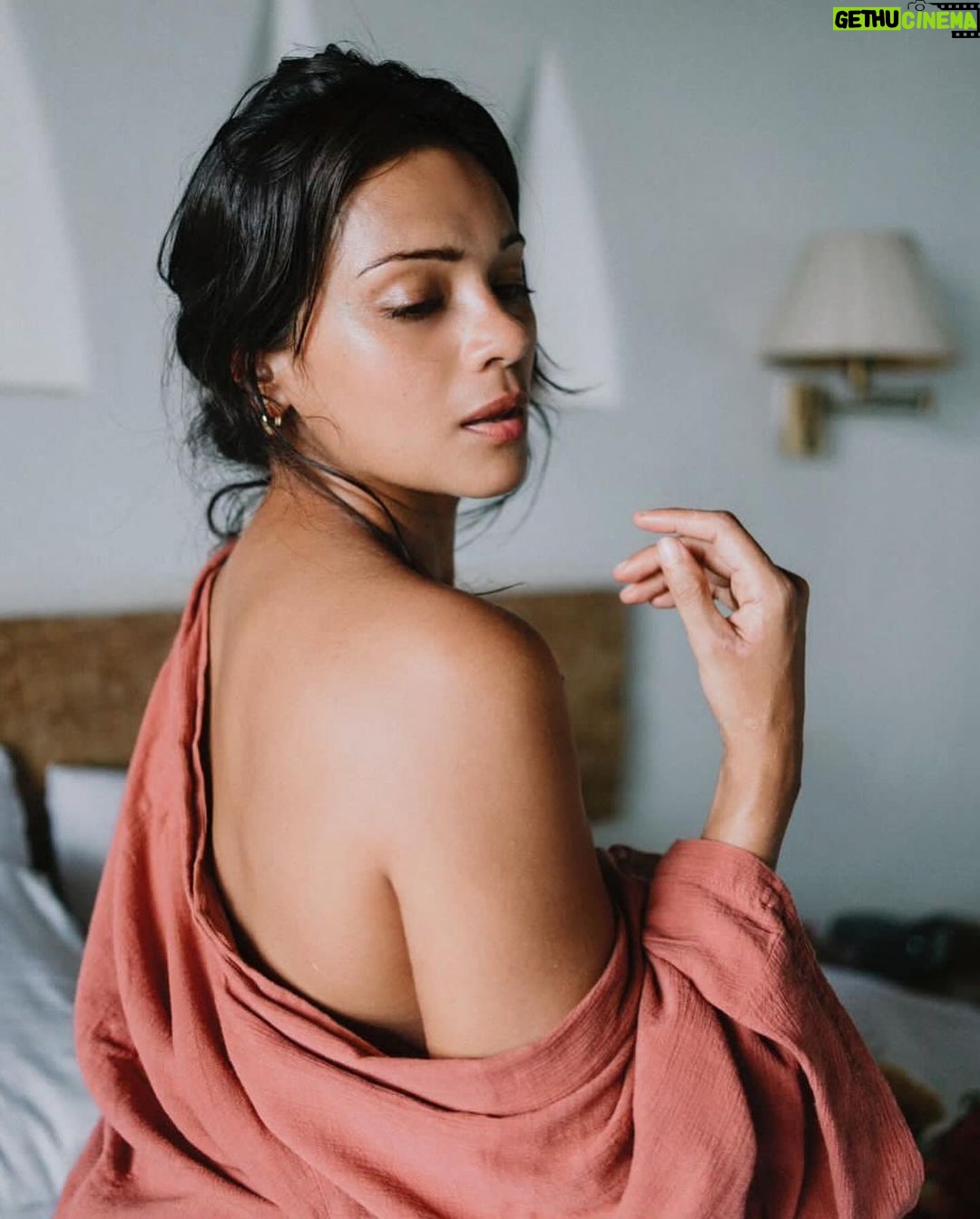 Megha Gupta Instagram - πππππππ π πππ ππ’ ππππππππ - πππππ πππ’. πΈ πππβπ ππππ πππ ππππ ππππππππππ πππ ππππππ π ππ ππππ ππ πππππππ ππ ππππ.. ππππ π πππππ’ ππ ππππππππ πππ πππππ ππππππ ππ ππ ππππ, πππππππ, ππππππ, ππππππ, πππ ππ’π πππππ πππππ ππππ πππ πππ ππππππππ ππ ππππ’πππ ππππππ. πΈπ ππ’ πππππππ, ππππ’ πππ π ππππππ ππππ, πππ ππ πππππ ππππ. πππ πππβπ ππ πππππ ππ π’ππ ππππ πππ ππππ’ π ππππππππ ππππππ ππππππ ππ π’ππ. πΈπ πππππ π πππππππππ ππππ ππ ππππππππ ππ πππ πππππππ πππ π, πππ ππ πππππ π’πππππππ πππ ππππ πππ πππππ ππππ. πΈβππ ππππ πππππ. π°π πΈ πππ πππππππππππ’ πππππππ ππ ππ’ πππππππππππ ππππππππ ππππππ ππ π ππππππ’ πππππ ππ π πππππππππ πππππ πππ πππππ (πΆππ), πππππππ πππππ πππππ πππ πππ ππππππ ππππ ππππ πππ πππ π ππππππ ππ ππ’ ππππππ, πΈ πππβπ ππππ πππ πππππ ππ πππ πππππ πΈ πππππ ππ’ππππ ππ πππππ, πππ πππ π ππππ πππππππππ πππππ. πππ. πΈ ππππ πππ ππ πππππ. πΈβπ πππ ππ ππππ’ πππ. π³ππβπ ππ ππππππ. πΈ ππππ πππππ πππ ππ ππππ’ ππππππ (πππ ππππ). πππππ πππ ππππππππ ππ ππ πππππππ ππ’ ππ’ ππππππππ @vaijayantivarma ππ ππ, πππ ππ. πππ . πππππ’. πππππππ. @vaijayantivarma whatever I say will be less. You β€οΈ #mood #portrait #goa #india #gold #linen #Cartier #ootd #nomakeup #raw #ready #women #health #healing #life #biohacking #MeghaGupta