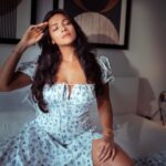 Megha Gupta Instagram - ɪ ᴡɪꜱʜ ᴘᴇᴏᴘʟᴇ ᴋɴᴇᴡ ᴛʜᴀᴛ ᴛʜᴇ ᴀɴxɪᴏᴜꜱɴᴇꜱꜱ, ᴅᴇᴘʀᴇꜱꜱɪᴏɴ, ꜰᴀᴛɪɢᴜᴇ, ꜰᴏʀɢᴇᴛꜰᴜʟɴᴇꜱꜱ, ɪʀʀɪᴛᴀʙɪʟɪᴛʏ ᴏʀ ʜᴏᴛ ᴛᴇᴍᴘᴇʀ ᴛʜᴀᴛ ᴛʜᴇʏ ᴍɪꜱᴛᴀᴋᴇ ꜰᴏʀ ᴛʜᴇɪʀ ᴘᴇʀꜱᴏɴᴀʟɪᴛʏ ɪꜱ ʀᴇᴀʟʟʏ ᴀ ꜱɪɢɴ ᴏꜰ ᴛʜᴇɪʀ ᴅʏꜱʀᴇɢᴜʟᴀᴛᴇᴅ ɴᴇʀᴠᴏᴜꜱ ꜱʏꜱᴛᴇᴍ, ʜᴏʀᴍᴏɴᴇ ɪᴍʙᴀʟᴀɴᴄᴇꜱ & ɪɴꜰʟᴀᴍᴍᴀᴛɪᴏɴ. ᴛʜᴇ ᴏɴᴇ ᴛʜɪɴɢ ᴛʜᴀᴛ ʜᴀꜱ ʜᴇʟᴘᴇᴅ ᴍᴇ ɪᴍᴍᴇɴꜱᴇʟʏ ɪꜱ ᴛʜᴇ ᴘʀᴏᴄᴇꜱꜱ ᴏꜰ ᴇʟɪᴍɪɴᴀᴛɪᴏɴ. ᴇʟɪᴍɪɴᴀᴛɪɴɢ ᴀɴʏ ᴛʜᴏᴜɢʜᴛ, ᴀᴄᴛɪᴏɴ, ꜱɪᴛᴜᴀᴛɪᴏɴ, ᴇᴍᴏᴛɪᴏɴ, ᴏʀ ʜᴜᴍᴀɴ, ᴛʜᴀᴛ ᴅᴏᴇꜱɴ’ᴛ ꜱᴇʀᴠᴇ ʏᴏᴜ ᴛᴏ ʙᴇᴄᴏᴍᴇ ʏᴏᴜʀ ʜɪɢʜᴇʀ ꜱᴇʟꜰ. ᴏꜰ ᴄᴏᴜʀꜱᴇ, ɪ ʟᴇᴀᴠᴇ ᴛᴏ ʏᴏᴜ, ᴛʜᴇ ᴡɪꜱᴅᴏᴍ ᴏꜰ ʏᴏᴜʀ ᴘᴀʀᴛɴᴇʀ ʜᴀᴠɪɴɢ ᴀ ɴᴏᴛ-ꜱᴏ-ɢᴏᴏᴅ ᴅᴀʏ ᴀɴᴅ ꜱᴛɪʟʟ ʙᴇɪɴɢ ᴀʀᴏᴜɴᴅ. ʙᴇɪɴɢ ʜᴇᴀʟᴛʜʏ ᴛᴏ ʏᴏᴜʀꜱᴇʟꜰ ɪꜱ ɴᴇᴠᴇʀ ᴇᴀꜱʏ ᴀᴛ ꜰɪʀꜱᴛ. ᴀɴᴏᴛʜᴇʀ ᴛᴏᴏʟ ᴛʜᴀᴛ ʜᴇʟᴘᴇᴅ ᴍᴇ ɪᴍᴍᴇɴꜱᴇʟʏ ɪꜱ ᴄʏᴄʟᴇ ꜱʏɴᴄɪɴɢ. ᴡᴏᴍᴇɴ ᴏᴘᴇʀᴀᴛᴇ ᴏɴ ᴀ 28 ᴅᴀʏ ᴄʏᴄʟᴇ ꜰᴏʀ ꜱᴇx ʜᴏʀᴍᴏɴᴇꜱ ᴡʜᴇʀᴇᴀꜱ ᴍᴇɴ ᴏᴘᴇʀᴀᴛᴇ ᴏɴ ᴀ 24 ʜᴏᴜʀ ᴄʏᴄʟᴇ. ᴡᴇ ᴀʀᴇ ɴᴏᴛ ᴛʜᴇ ꜱᴀᴍᴇ ᴀɴᴅ ᴛʜᴇʀᴇ ɪꜱ ɴᴏ ɴᴇᴇᴅ ᴛᴏ ɴᴏᴛ ᴀᴄᴄᴇᴘᴛ ᴛʜɪꜱ. ɪ’ᴍ ʟɪɴᴋɪɴɢ ᴀɴ ᴇ ʙᴏᴏᴋ ɪ’ᴠᴇ ᴍᴀᴅᴇ ᴏɴ ᴛʜɪꜱ ᴀɴᴅ ɪ ʜᴏᴘᴇ ʏᴏᴜ ᴡɪʟʟ ᴛᴀᴋᴇ ᴛʜᴇ ᴛɪᴍᴇ ᴀɴᴅ ᴇꜰꜰᴏʀᴛ ᴛᴏ ᴅᴏᴡɴʟᴏᴀᴅ ᴀɴ ᴀʟᴍᴏꜱᴛ ᴢᴇʀᴏ ɪɴᴠᴇꜱᴛᴍᴇɴᴛ ᴛᴏ ᴄʜᴀɴɢɪɴɢ ʏᴏᴜʀ ʟɪꜰᴇ ᴛʜʀᴏᴜɢʜ ᴛʜɪꜱ. ᴀꜱ ᴀ ᴍᴀɴ ᴛᴏᴏ, ɪ’ᴅ ʜɪɢʜʟʏ ʀᴇᴄᴏᴍᴍᴇɴᴅ ɢᴏɪɴɢ ᴛʜʀᴏᴜɢʜ ɪᴛ ᴛᴏ ʙᴇ ᴛʜᴇʀᴇ ꜰᴏʀ ᴛʜᴇ ᴡᴏᴍᴇɴ ɪɴ ʏᴏᴜʀ ʟɪꜰᴇ. ʙʀᴇᴀᴛʜᴇ ᴡᴇʟʟ, ᴍᴇɢʜᴀ @areesz The Magician 🤌🏻 #health #wellness #biohacking #womenshealth #nature #cyclesyncing #periods #ootd #softgirlera #era #portrait