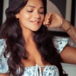 Megha Gupta Instagram - ɪ ᴡɪꜱʜ ᴘᴇᴏᴘʟᴇ ᴋɴᴇᴡ ᴛʜᴀᴛ ᴛʜᴇ ᴀɴxɪᴏᴜꜱɴᴇꜱꜱ, ᴅᴇᴘʀᴇꜱꜱɪᴏɴ, ꜰᴀᴛɪɢᴜᴇ, ꜰᴏʀɢᴇᴛꜰᴜʟɴᴇꜱꜱ, ɪʀʀɪᴛᴀʙɪʟɪᴛʏ ᴏʀ ʜᴏᴛ ᴛᴇᴍᴘᴇʀ ᴛʜᴀᴛ ᴛʜᴇʏ ᴍɪꜱᴛᴀᴋᴇ ꜰᴏʀ ᴛʜᴇɪʀ ᴘᴇʀꜱᴏɴᴀʟɪᴛʏ ɪꜱ ʀᴇᴀʟʟʏ ᴀ ꜱɪɢɴ ᴏꜰ ᴛʜᴇɪʀ ᴅʏꜱʀᴇɢᴜʟᴀᴛᴇᴅ ɴᴇʀᴠᴏᴜꜱ ꜱʏꜱᴛᴇᴍ, ʜᴏʀᴍᴏɴᴇ ɪᴍʙᴀʟᴀɴᴄᴇꜱ & ɪɴꜰʟᴀᴍᴍᴀᴛɪᴏɴ. ᴛʜᴇ ᴏɴᴇ ᴛʜɪɴɢ ᴛʜᴀᴛ ʜᴀꜱ ʜᴇʟᴘᴇᴅ ᴍᴇ ɪᴍᴍᴇɴꜱᴇʟʏ ɪꜱ ᴛʜᴇ ᴘʀᴏᴄᴇꜱꜱ ᴏꜰ ᴇʟɪᴍɪɴᴀᴛɪᴏɴ. ᴇʟɪᴍɪɴᴀᴛɪɴɢ ᴀɴʏ ᴛʜᴏᴜɢʜᴛ, ᴀᴄᴛɪᴏɴ, ꜱɪᴛᴜᴀᴛɪᴏɴ, ᴇᴍᴏᴛɪᴏɴ, ᴏʀ ʜᴜᴍᴀɴ, ᴛʜᴀᴛ ᴅᴏᴇꜱɴ’ᴛ ꜱᴇʀᴠᴇ ʏᴏᴜ ᴛᴏ ʙᴇᴄᴏᴍᴇ ʏᴏᴜʀ ʜɪɢʜᴇʀ ꜱᴇʟꜰ. ᴏꜰ ᴄᴏᴜʀꜱᴇ, ɪ ʟᴇᴀᴠᴇ ᴛᴏ ʏᴏᴜ, ᴛʜᴇ ᴡɪꜱᴅᴏᴍ ᴏꜰ ʏᴏᴜʀ ᴘᴀʀᴛɴᴇʀ ʜᴀᴠɪɴɢ ᴀ ɴᴏᴛ-ꜱᴏ-ɢᴏᴏᴅ ᴅᴀʏ ᴀɴᴅ ꜱᴛɪʟʟ ʙᴇɪɴɢ ᴀʀᴏᴜɴᴅ. ʙᴇɪɴɢ ʜᴇᴀʟᴛʜʏ ᴛᴏ ʏᴏᴜʀꜱᴇʟꜰ ɪꜱ ɴᴇᴠᴇʀ ᴇᴀꜱʏ ᴀᴛ ꜰɪʀꜱᴛ. ᴀɴᴏᴛʜᴇʀ ᴛᴏᴏʟ ᴛʜᴀᴛ ʜᴇʟᴘᴇᴅ ᴍᴇ ɪᴍᴍᴇɴꜱᴇʟʏ ɪꜱ ᴄʏᴄʟᴇ ꜱʏɴᴄɪɴɢ. ᴡᴏᴍᴇɴ ᴏᴘᴇʀᴀᴛᴇ ᴏɴ ᴀ 28 ᴅᴀʏ ᴄʏᴄʟᴇ ꜰᴏʀ ꜱᴇx ʜᴏʀᴍᴏɴᴇꜱ ᴡʜᴇʀᴇᴀꜱ ᴍᴇɴ ᴏᴘᴇʀᴀᴛᴇ ᴏɴ ᴀ 24 ʜᴏᴜʀ ᴄʏᴄʟᴇ. ᴡᴇ ᴀʀᴇ ɴᴏᴛ ᴛʜᴇ ꜱᴀᴍᴇ ᴀɴᴅ ᴛʜᴇʀᴇ ɪꜱ ɴᴏ ɴᴇᴇᴅ ᴛᴏ ɴᴏᴛ ᴀᴄᴄᴇᴘᴛ ᴛʜɪꜱ. ɪ’ᴍ ʟɪɴᴋɪɴɢ ᴀɴ ᴇ ʙᴏᴏᴋ ɪ’ᴠᴇ ᴍᴀᴅᴇ ᴏɴ ᴛʜɪꜱ ᴀɴᴅ ɪ ʜᴏᴘᴇ ʏᴏᴜ ᴡɪʟʟ ᴛᴀᴋᴇ ᴛʜᴇ ᴛɪᴍᴇ ᴀɴᴅ ᴇꜰꜰᴏʀᴛ ᴛᴏ ᴅᴏᴡɴʟᴏᴀᴅ ᴀɴ ᴀʟᴍᴏꜱᴛ ᴢᴇʀᴏ ɪɴᴠᴇꜱᴛᴍᴇɴᴛ ᴛᴏ ᴄʜᴀɴɢɪɴɢ ʏᴏᴜʀ ʟɪꜰᴇ ᴛʜʀᴏᴜɢʜ ᴛʜɪꜱ. ᴀꜱ ᴀ ᴍᴀɴ ᴛᴏᴏ, ɪ’ᴅ ʜɪɢʜʟʏ ʀᴇᴄᴏᴍᴍᴇɴᴅ ɢᴏɪɴɢ ᴛʜʀᴏᴜɢʜ ɪᴛ ᴛᴏ ʙᴇ ᴛʜᴇʀᴇ ꜰᴏʀ ᴛʜᴇ ᴡᴏᴍᴇɴ ɪɴ ʏᴏᴜʀ ʟɪꜰᴇ. ʙʀᴇᴀᴛʜᴇ ᴡᴇʟʟ, ᴍᴇɢʜᴀ @areesz The Magician 🤌🏻 #health #wellness #biohacking #womenshealth #nature #cyclesyncing #periods #ootd #softgirlera #era #portrait