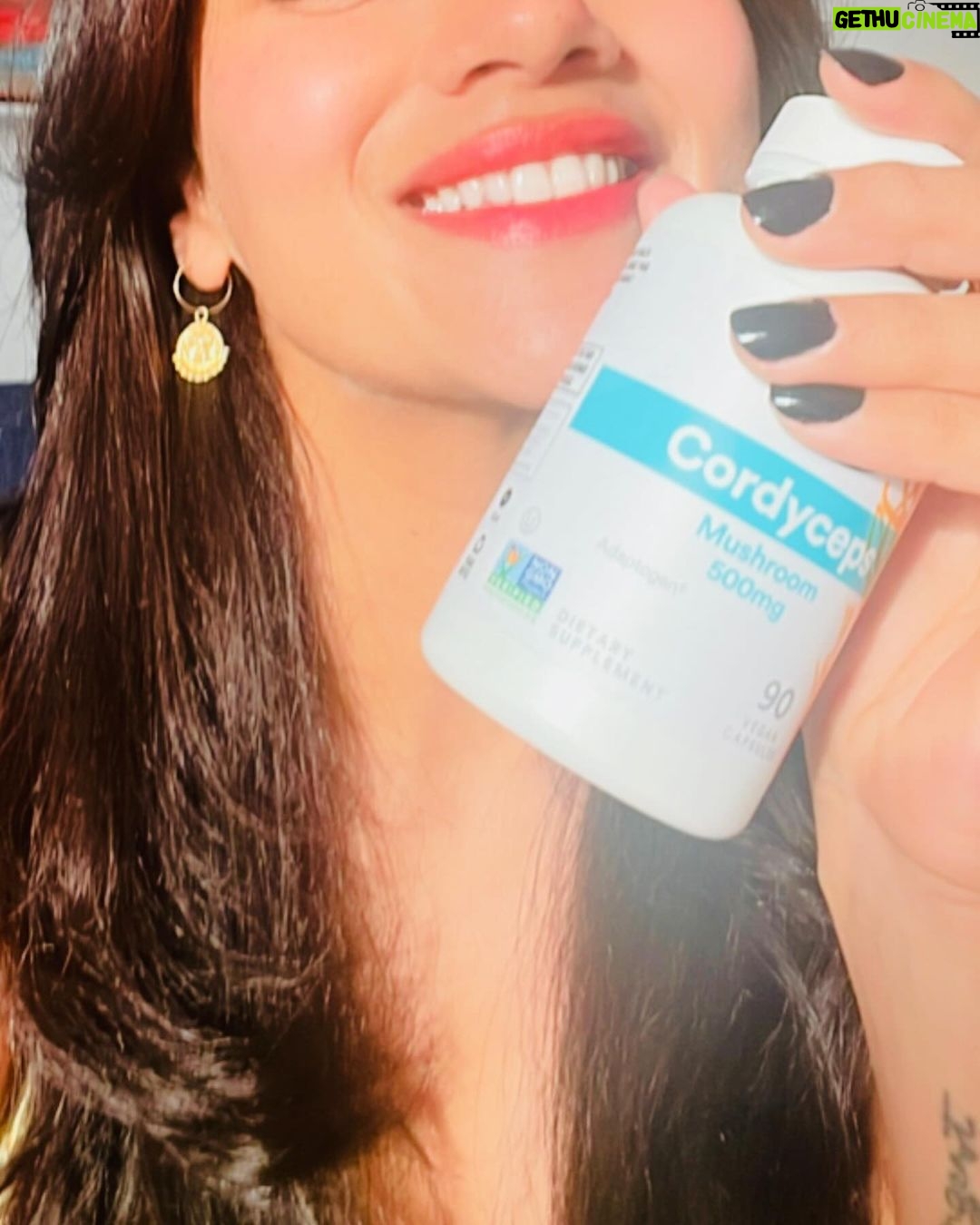 Megha Gupta Instagram - If you understood the benefits of taking this beauty - the adaptogenic mushroom Cordyceps, you would never go back to any chemically artificial pre workout. I don’t wake up every single morning ready to crush it at the gym. Sometimes I need a little push and after some cordys I always have that extra bit to give to my workouts. They help to prevent damage and protect the brain. The benefit of Cordyceps to brain health can help to minimise the impact of ageing and so reduce the risk of age-related cognitive decline, including the onset of conditions such as Dementia & Alzheimer's disease. It helps people adapt to and manage stress, anxiety, and fatigue, and is believed to enhance overall health, kidney and liver function, athletic performance, and cognitive abilities. They not only directly enhance the levels of serum LH and testosterone but also improves the sperm count. They have the potential to improve exercise capacity and resistance to fatigue. They benefit heart health and have anti-inflammatory and antioxidant properties. I personally take some every day with my coffee. Hope this knowledge helps you make some decisions for your health. Please note, sourcing is THE MOST important part of the consumption of this sacred mushroom. breathe well, megha #health #wellness #heal #mushrooms #adaptogenicmushrooms #healingmushrooms #t1d #diabetes #ootd #goa #india #biohacking