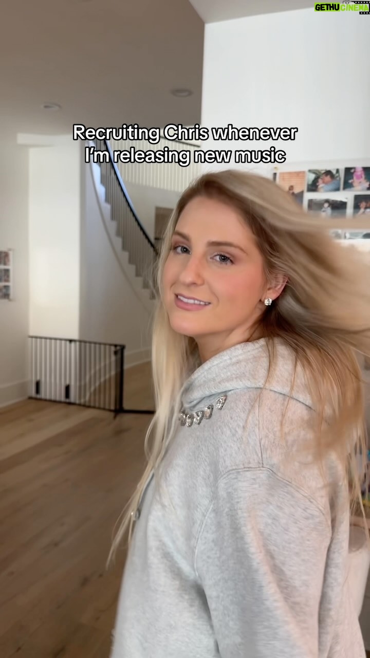 Meghan Trainor Instagram - @chrisolsen HELP PLS 😙