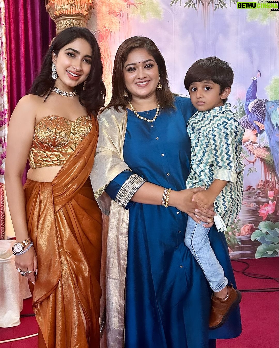 Meghana Raj Instagram - The Poo to my Alia ๐งก iykyk. @megsraj ๐ Also how adooorableeee is Raayan kanda!!! . @infineline.in @velvetboxby . #meghanaraj#saanyaiyer#sandalwood#actress#raayanrajsarja#chirusarja#sandalwoodadda#sanyaiyer
