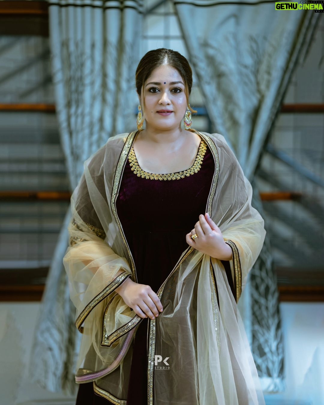 Meghana Raj Instagram - Celebrating Shiva and Shakti (Women) Happy Mahashivratri 🙏 Happy Women's Day to all the lovely and strong Women out there! 💝 Thank you @anvi_closet for this spectacular outfit! U put this look together exactly the way we envisioned it! @pkstudiophotography for always capturing such beautiful shots of mine! @rentingstoli impressed with the beautiful jewellery collection you have! And ofcourse @shanthanagaraj6967 for your hairstyling expertise! JP Nagar, Bangalore South