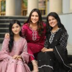 Mehazabien Chowdhury Instagram - Sisterhood 🫰🏼 Outfit: @zartaajbridal Photography: @zutons_snapshoot