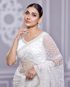 Mehazabien Chowdhury Instagram - Was multitasking throughout the day but still managed to pull off this look for @deepto.tv award night 🤍 Special thanks to my team:

Ootd: @nibir_fashion 
Makeover: @zahidkhanbridalmakeover 
PC: @mh_bipu