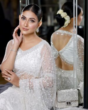 Mehazabien Chowdhury Instagram - Was multitasking throughout the day but still managed to pull off this look for @deepto.tv award night 🤍 Special thanks to my team:

Ootd: @nibir_fashion 
Makeover: @zahidkhanbridalmakeover 
PC: @mh_bipu