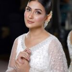 Mehazabien Chowdhury Instagram - Was multitasking throughout the day but still managed to pull off this look for @deepto.tv award night 🤍 Special thanks to my team: Ootd: @nibir_fashion Makeover: @zahidkhanbridalmakeover PC: @mh_bipu