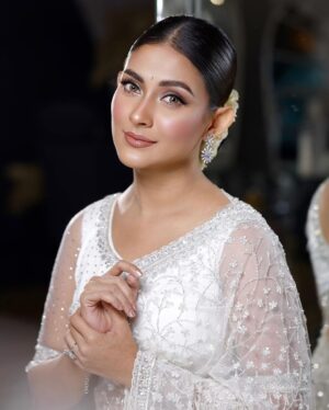 Mehazabien Chowdhury Instagram - Was multitasking throughout the day but still managed to pull off this look for @deepto.tv award night 🤍 Special thanks to my team:

Ootd: @nibir_fashion 
Makeover: @zahidkhanbridalmakeover 
PC: @mh_bipu