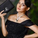 Mehazabien Chowdhury Instagram - All about @ottdc_awards !! Happy to receive the award for my first OTT film “Redrum”. Thanks to all team members who helped me prepare for the night within such short time 🖤 Outfit: @festivibe.official Makeover: @zahidkhanbridalmakeover Jewelry: @pearlkingdom Studio picture: @mh_bipu Event PC: @zutons_snapshoot