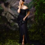Mehazabien Chowdhury Instagram - All about @ottdc_awards !! Happy to receive the award for my first OTT film “Redrum”. Thanks to all team members who helped me prepare for the night within such short time 🖤 Outfit: @festivibe.official Makeover: @zahidkhanbridalmakeover Jewelry: @pearlkingdom Studio picture: @mh_bipu Event PC: @zutons_snapshoot
