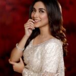 Mehazabien Chowdhury Instagram - All set for award night 🌹 Outfit: @zartaajbridal Makeover: @zahidkhanbridalmakeover Studio Photography: @mh_bipu Venue Pic: @zutons_snapshoot