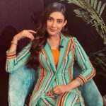 Mehazabien Chowdhury Instagram - 3 good qualities of mine ? Umm let me think… Ootd: @nur.jahans