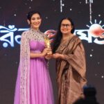 Mehazabien Chowdhury Instagram - Feeling incredibly grateful to have received the Meril-Prothom Alo Award, and I couldn't have done it without my amazing audience who constantly inspire me to work harder. Thanks to Vicky Zahed bhaiya and the entire team. This is for all you guys!! OOTD: @meherofficials Makeover: @signature.look.by.samia Photography: @syedshahewar.hussain.7 #Gratitude #MerilProthomAloAwards #Inspiration"