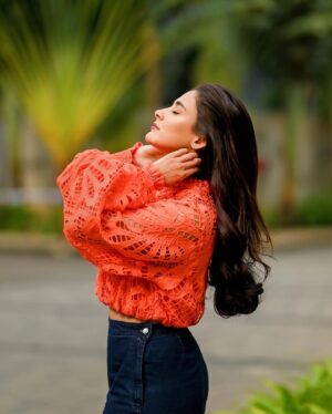 Mehazabien Chowdhury Instagram - दिल तो बच्चा है जी 🧡

PC: @z_i_b_o_n