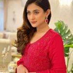 Mehazabien Chowdhury Instagram - May the magic of Eid bring endless joy and fill your heart with pure delight. Eid Mubarak 🌙❤️ Wearing: @anzara.official #EidUlAzha #eidmubarak