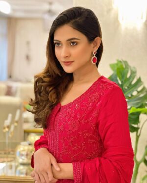 Mehazabien Chowdhury Instagram - May the magic of Eid bring endless joy and fill your heart with pure delight. Eid Mubarak 🌙❤️

Wearing: @anzara.official 

#EidUlAzha #eidmubarak