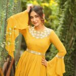 Mehazabien Chowdhury Instagram - Living life on the sunny side 🌼 Wearing: @nur.jahans Photography: @zutons_snapshoot #yellow #mehazabien #fashiongram Boithok